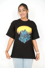 Woman wearing oversized black t-shirt and jeans, front view